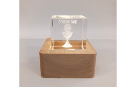 Cubo vetro COMUNIONE base legno luce led Misura cubo 4x4cm base legno 6x6cm