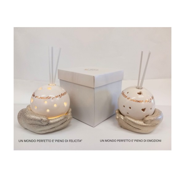 Mano dorata con sfera ceramica, diffusore e luce led scatola compresa ASS.2 MIS.10X10CM