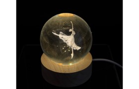 Sfera vetro ballerina su base legno luce led e cavo USB DIAM.6 H8CM