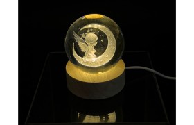 Sfera vetro angelo su base legno luce led e cavo USB DIAM.6 H8CM