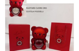 Orsetto rosso con rosa stabilizzata , scatola e busta compresi. MIS12X13 H16CM