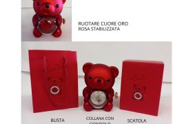 Orsetto rosso con collana e rosa stabilizzata ,scatola e busta compresi.MIS 9X10 H13CM