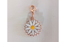 Charms margherita metallo smalto e oro  DIAM.2CM