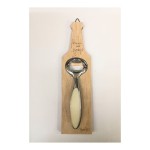 Apribottiglie metallo su base forma bottiglia legno. CM 23x6 con scatola da appendere
