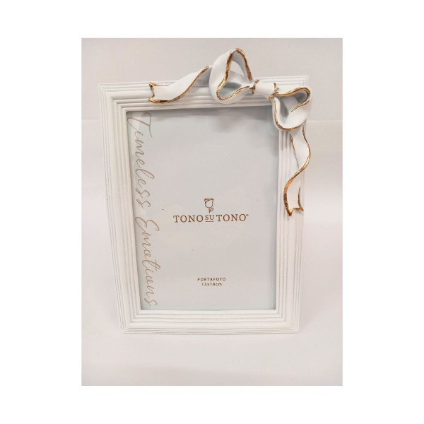 P/foto resina bianco con fiocco profili oro MIS.EST.16X22CM MIS.INT.13X18CM