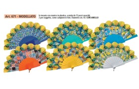 Ventaglio in tessuto e manico plastica,assortiti come da foto.DIAM.43CM con anello