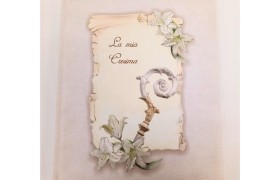 Album da 20 pagine con copertina tela. CM 23x27. Scatola regalo con manico