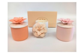 Scatola ceramica con fiore porcellana e candela.ASS.3 con box. DIAM.6 H8CM