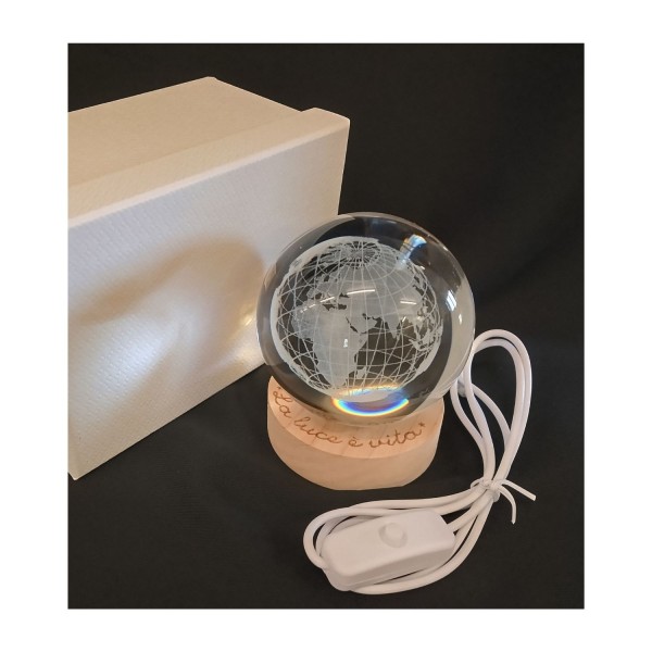 Globo vetro su base legno e luce led con pulsante accensione  scatola compresa. DIAM.8 H.10CM