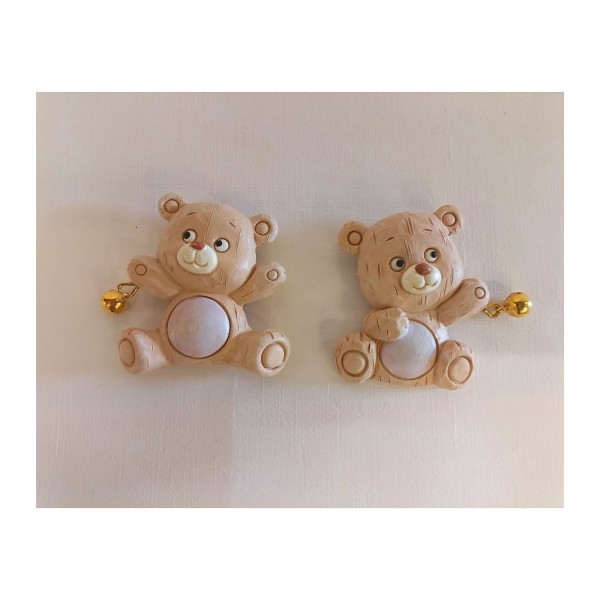 Orso resina con magnete e dettagli rosa .CM 6