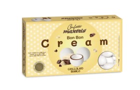 Cuore morbido al cioccolato bianco ricoperto da cioccolato al latte e da un sottile strato di zucchero. GR900