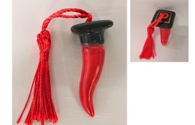 Cornetto rosso con nappa da appendere.H.5CM