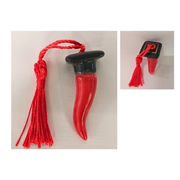 Cornetto rosso con nappa da appendere.H.5CM