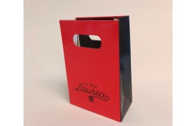 Shopper cartoncino con decoro laurea. CM 10x5 H 14.5