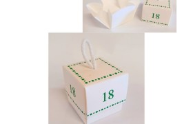 Scatola cubo cartoncino con apertura a fiore. CM 5x5 H 5