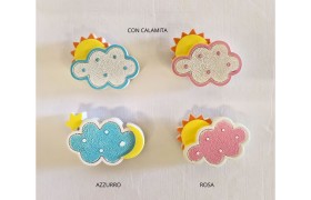 Calamita nuvoletta in resina, rosa o azzurra. Ass 4.cm.4