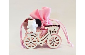 Scatolina bicicletta in plexi rosa con sacchetto cotone.MIS.8X8CM
