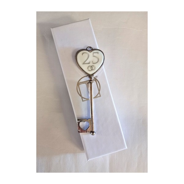 Chiave ottone con bagno argento con placca colorata porcellana con scatola. CM 11 MADE IN ITALY